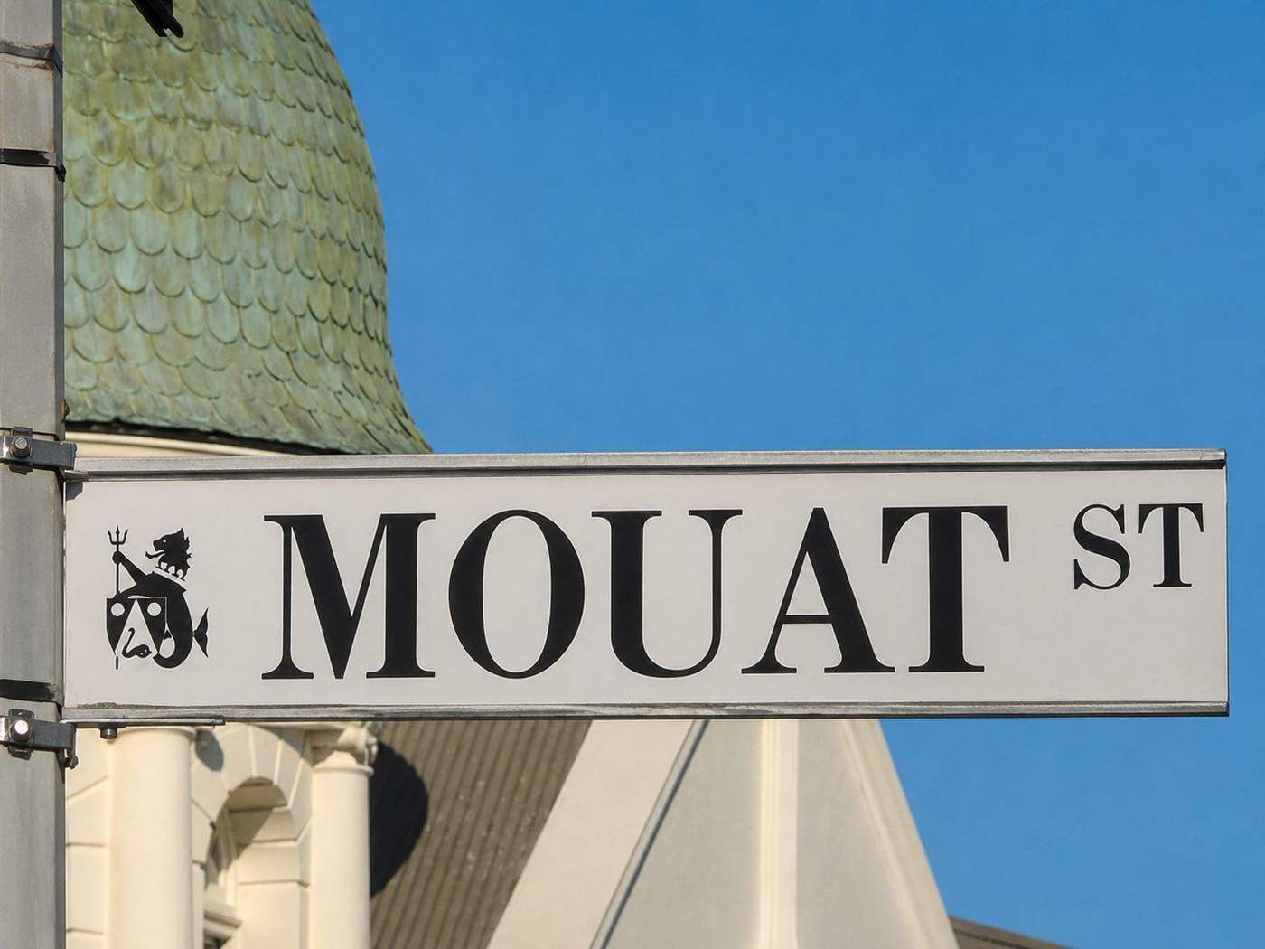 The Mouat Street sign in the west end of Fremantle, where The Port Counselling Centre is located